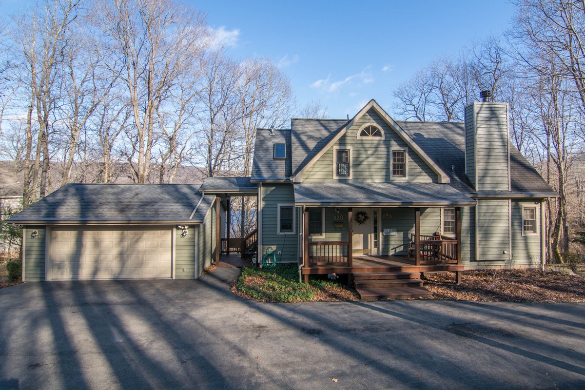 RaileyRealty's tweet photo. #FreshListingFriday is 120 Mountainside Court! This incredibly well maintained Lake Access home has so much to offer!
View more information and photos here: https://t.co/5nVFWMeDQf
#deepcreeklake #realestate https://t.co/mfW5DeGsRh