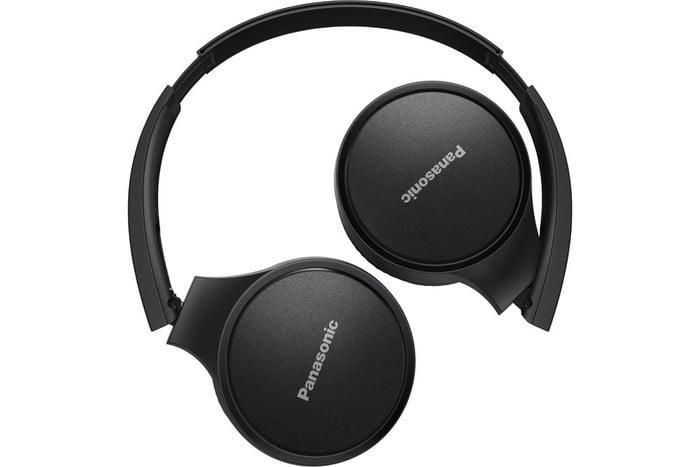 panasonic's tweet image. Via @DigitalTrends - Say bye to the motor cogs, known to plague certain direct-drive systems, with our new SL-1200MK7 turntable, and hello to our new Bluetooth headphones promising style, comfort and versatility. buff.ly/2TLosFN #PanasonicCES #PanasonicTech #Technics7th