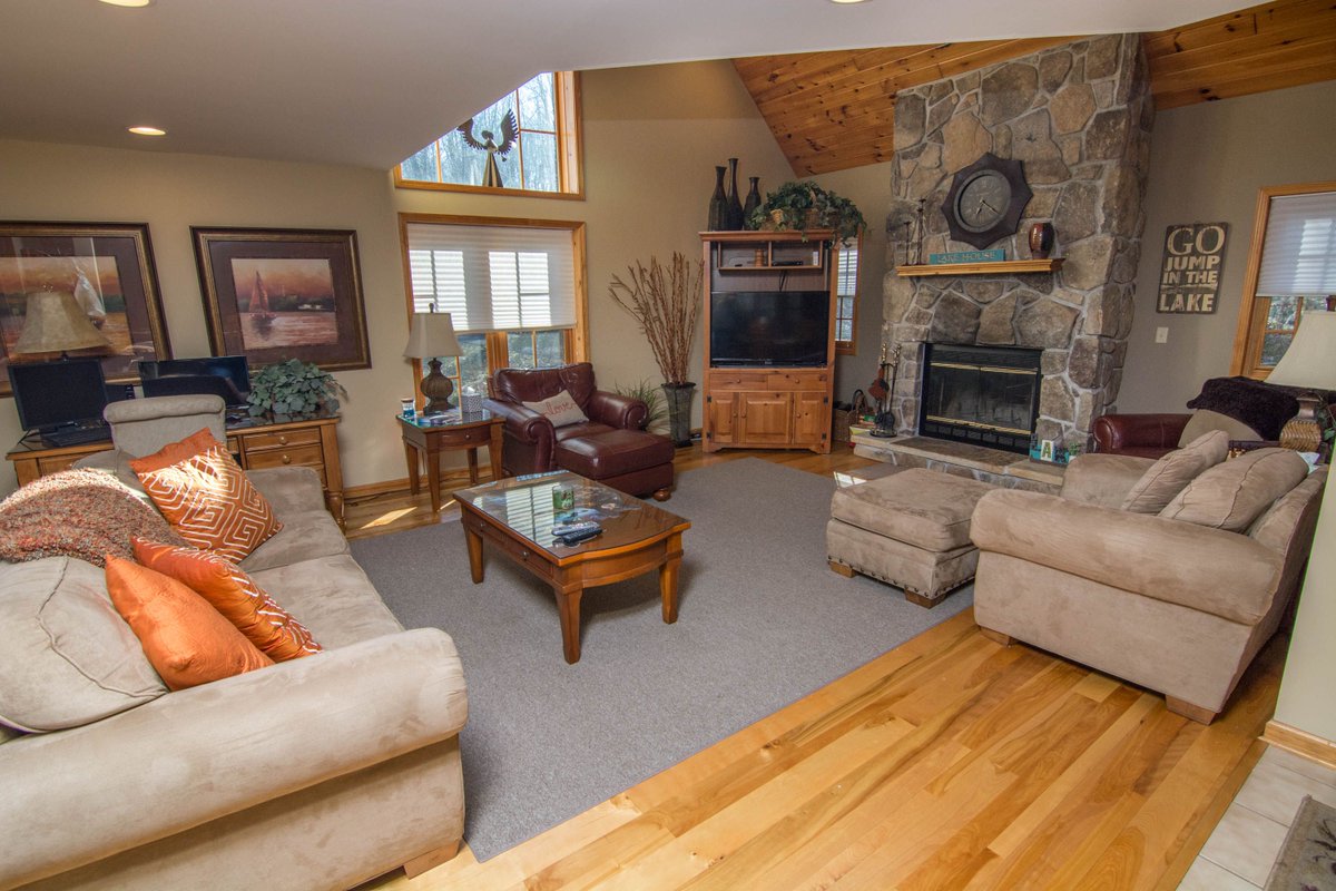 RaileyRealty's tweet photo. #FreshListingFriday is 120 Mountainside Court! This incredibly well maintained Lake Access home has so much to offer!
View more information and photos here: https://t.co/5nVFWMeDQf
#deepcreeklake #realestate https://t.co/mfW5DeGsRh