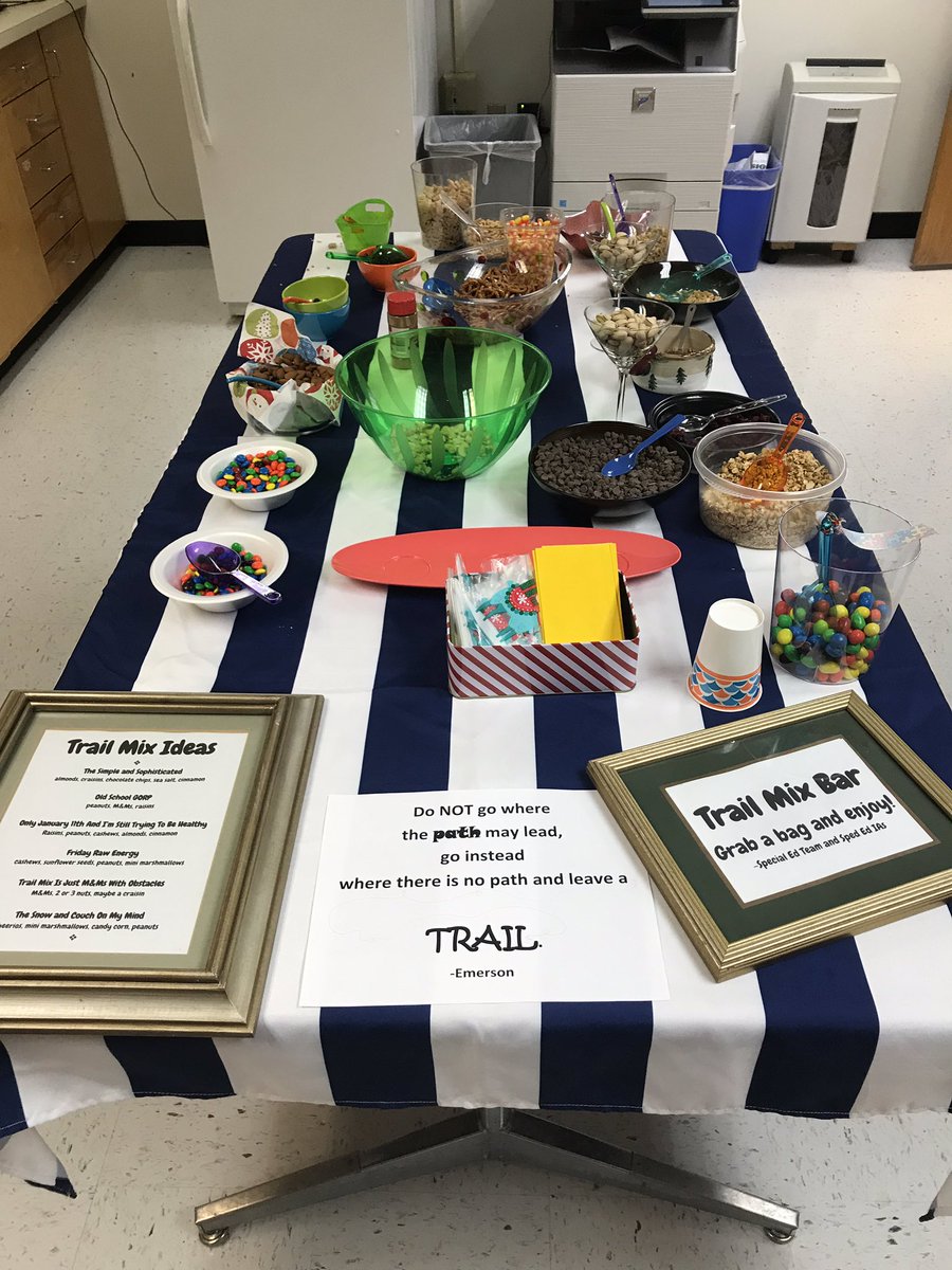 MelissaTReams's tweet photo. Sunshine spread the joy today @GRESDragons enjoyed our trail mix bar and other goodies #fingerfoodfriday https://t.co/Wmv0qs184A