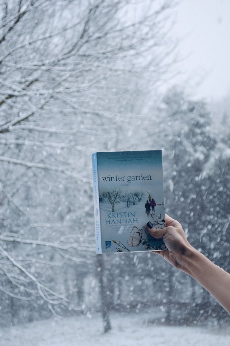 AmyMacGetsLit's tweet photo. Snow is falling, books are calling. ❄️📖💙

#bookobsessed #booksbooksbooks #booknerd #bookstagrammer #kristinhannah #wintergarden #bookshelf #snowday #bookrecommendation #bookish #bookblogger #booklover https://t.co/PCjWRSokX2