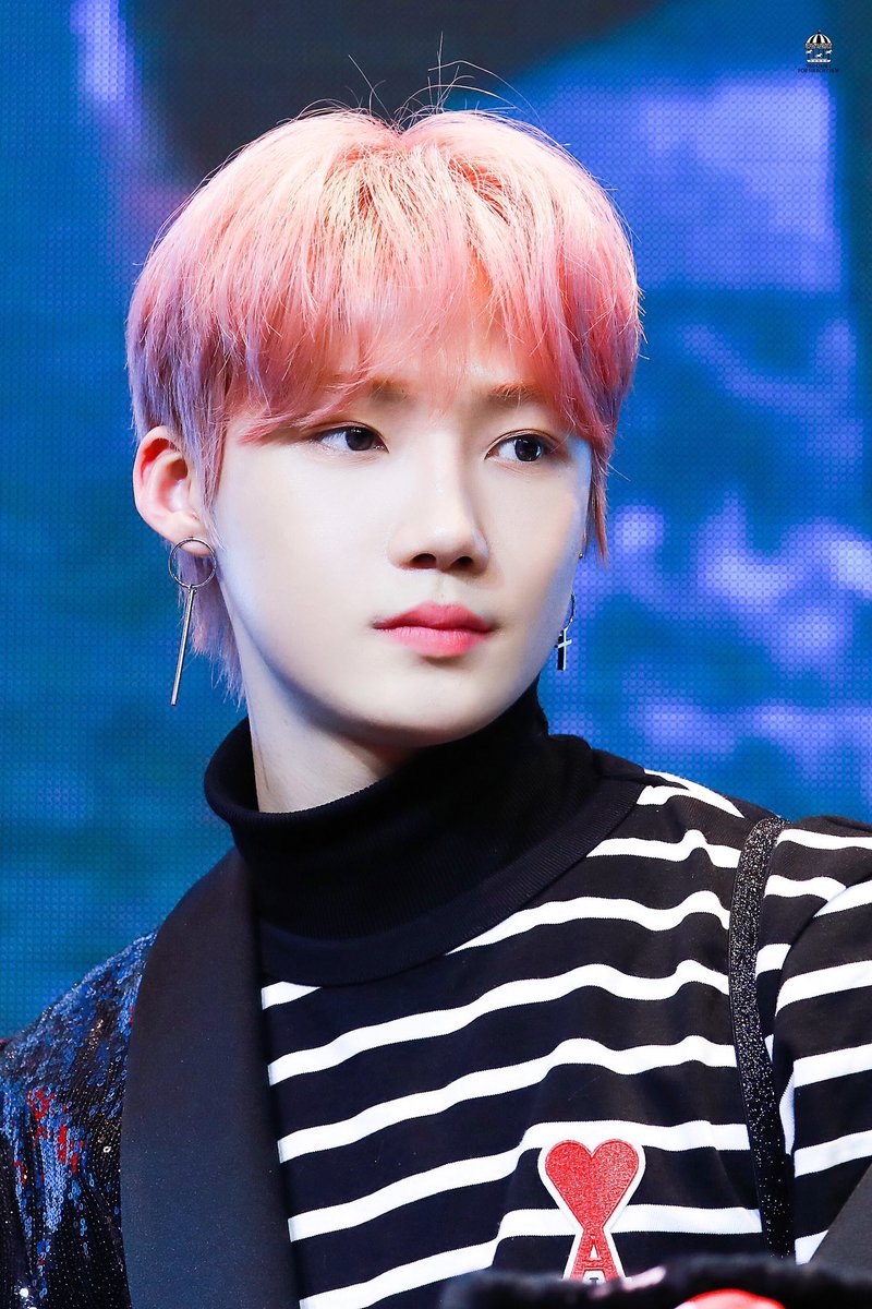 chanheepics_'s tweet photo. © childhood 121518 https://t.co/rG865SKXHt