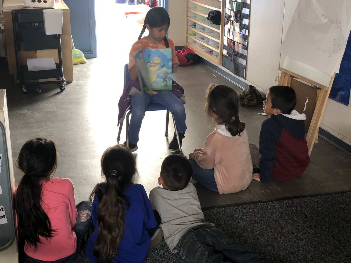MsCardozaK4's tweet photo. K-4 kids are enjoying story time with our AMAZING Roaring Leaders. #everyoneispartoftheprdie #lugonialions #k4readytoroar #peerleaders #happyfriday https://t.co/oLcTUEAUe2