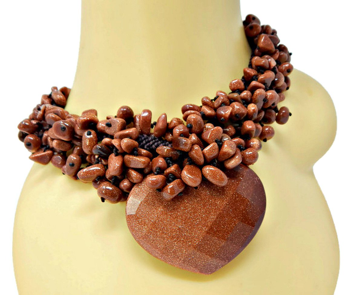 eevintage's tweet photo. https://t.co/xXFOGKlYNz #Massive #Wide #GoldstoneNecklace #GoldstoneNuggetBead #statementNecklace with #LargeGoldstoneHeart #heartpendant #danglebeads #vintagejewelry #etsy #giftforher #valentine #gotvintage https://t.co/dthDHrMPkP