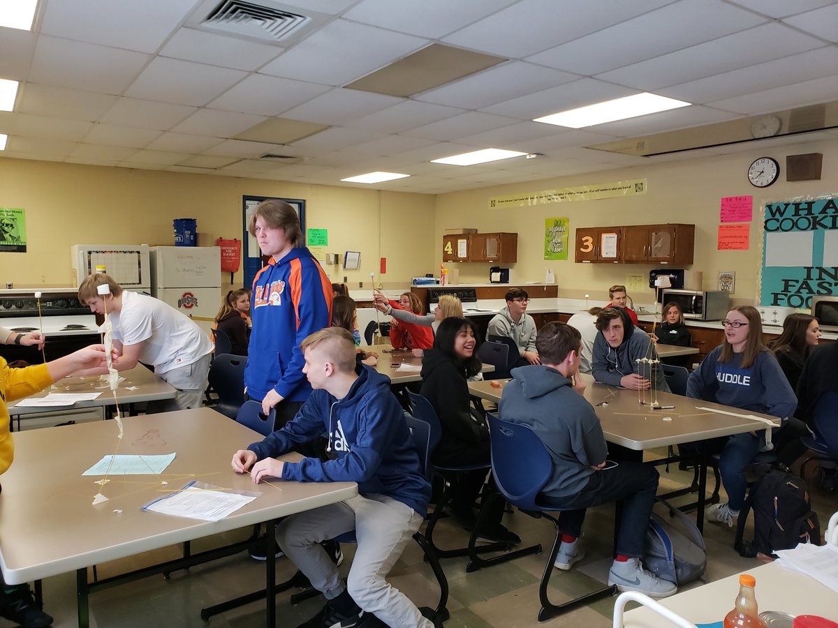 bhsmrssal's tweet photo. Spaghetti structures in fast foods. The tallest was in 3rd period with 28.5 inches!!! #salsclass #BrunswickPride #fastfoods https://t.co/xanWuMcFro