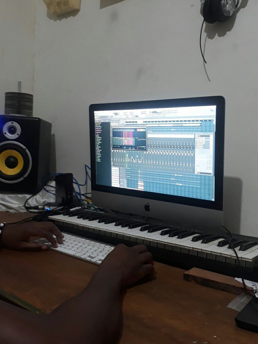 jdotproducer's tweet photo. Mixing session @Leeknotic @SoulDeepZim @impi #Mugovera https://t.co/4R3JeouRKb