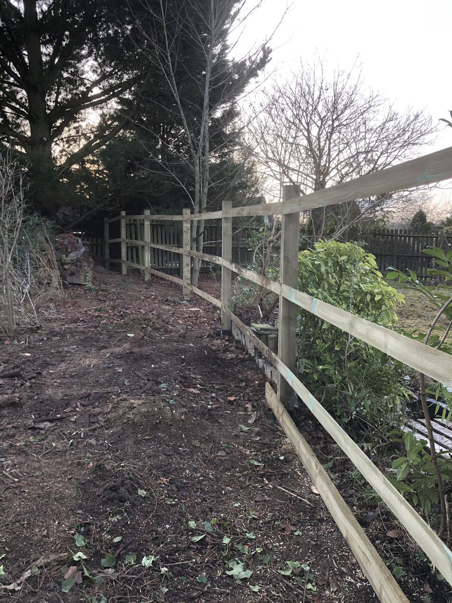 MaslinJonesLtd's tweet photo. Thatโs the last 15m of posts and rails installed today at this large fence job! #Maslinjones
#MiltonKeynes
#fencing
#fence
#fencer
#fenceposts
#timber
#wood
#closedboardfencing
#postdip
#transformation
01908 483565
07715634822
Info@maslinjones.co.uk https://t.co/criKGroK8i