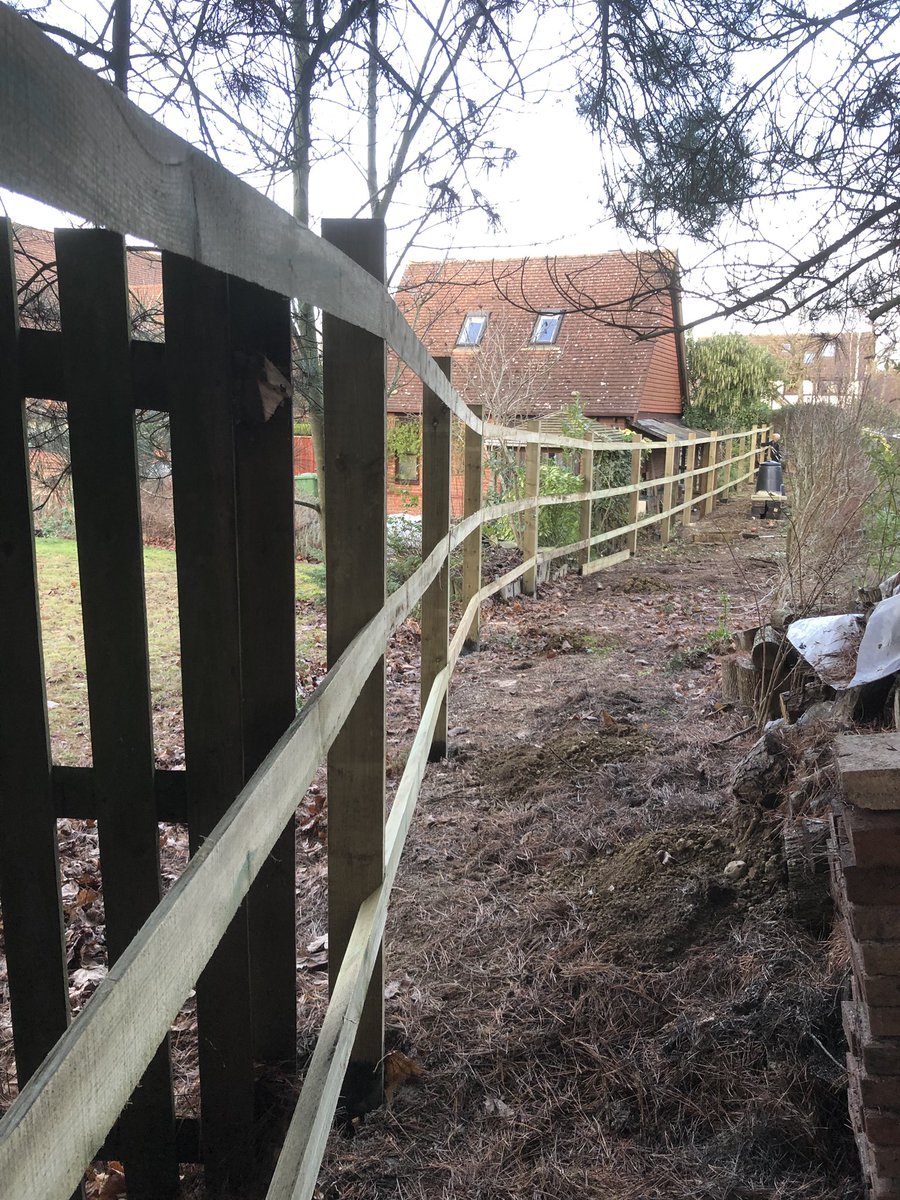 MaslinJonesLtd's tweet photo. Thatโs the last 15m of posts and rails installed today at this large fence job! #Maslinjones
#MiltonKeynes
#fencing
#fence
#fencer
#fenceposts
#timber
#wood
#closedboardfencing
#postdip
#transformation
01908 483565
07715634822
Info@maslinjones.co.uk https://t.co/criKGroK8i