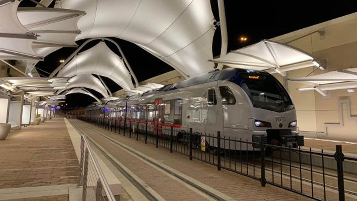 RailwayAge's tweet photo. TEXRail inaugurated #passenger #rail services between #Dallas / #FortWorth International Airport, Grapevine and central Fort Worth with the inauguration of the 28-mile #commuter line.
https://t.co/yzBD1JudLG #transportation #infrastructure #Texas https://t.co/cJ2VT6Nghe
