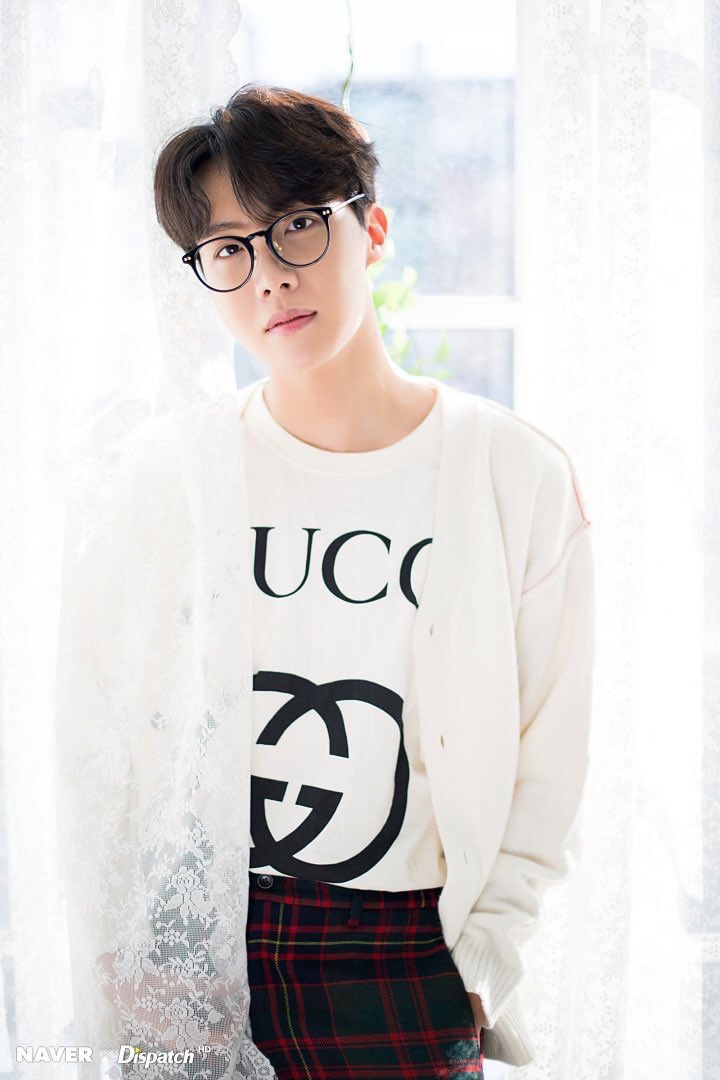 kdolpics's tweet photo. jhope ✿ bts https://t.co/yTJJ7gD3FO
