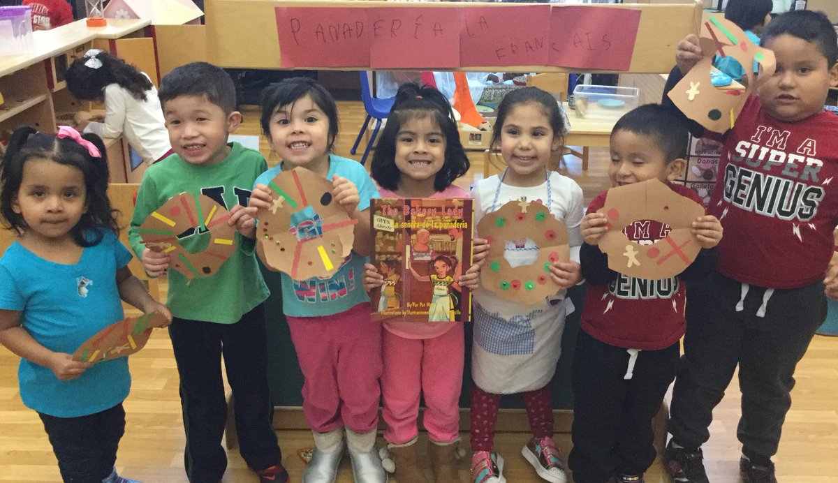 MsKateRouse7's tweet photo. To kick off our Bread Unit we read "La señora de la panadería" by @patmora_author and then decorated Roscas de Reyes and made lemon play dough "cookies" just like Mónica's! #breadunit
@CCSD93ECC @CCSD93 https://t.co/6ZbUfgvmr9