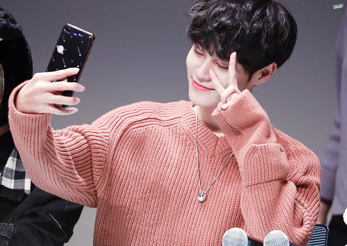 kdolpics's tweet photo. daehwi ✿ wanna one https://t.co/YBMKyDyOM4