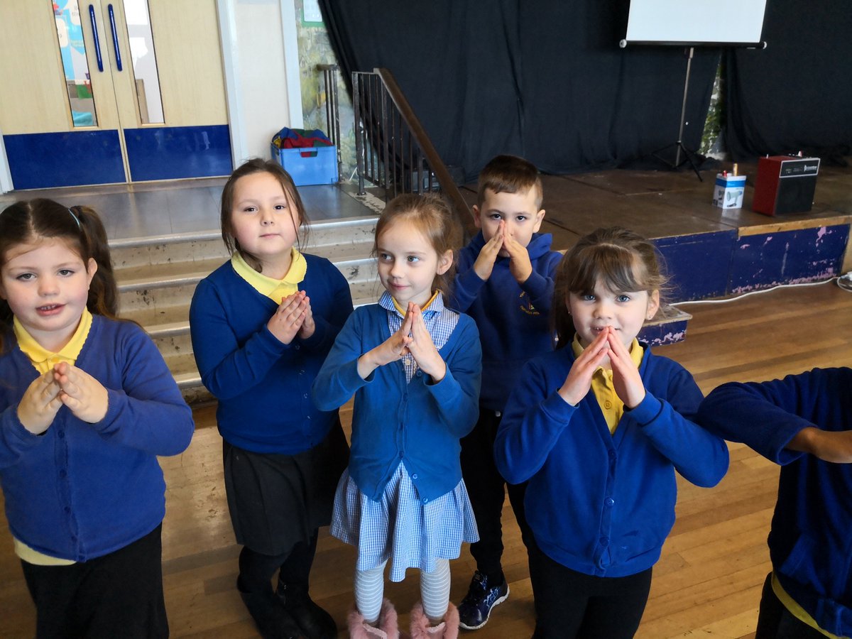 portmeadp's tweet photo. Year 2 have enjoyed creating actions for the Pie Corbett story 'The Magic Brush' with their mixed groups this week. They came up with some fantastic actions to help them remember the story including some actions from past stories, some Makaton and new ideas. #pmdpy2 #pmdplit https://t.co/ecR82sdJQh