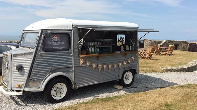 Our customer @vantagepointevents77 is a gorgeous vintage bespoke mobile bar suitable for event hire, corporate events, weddings and functions 🥂 🍾
If this suits an event you have coming up then do get in contact with them via phone call on 07779080960 or check out their websi…