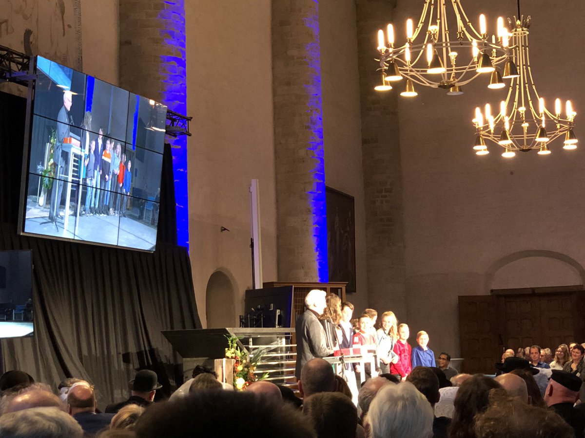 iravh's tweet photo. ‘ Je wordt slimmer van meer muziek in de klas’ @bendereu @provzeeland . #NJB2019 . Toffe juf!  #leukekids https://t.co/n5snhhrxXo