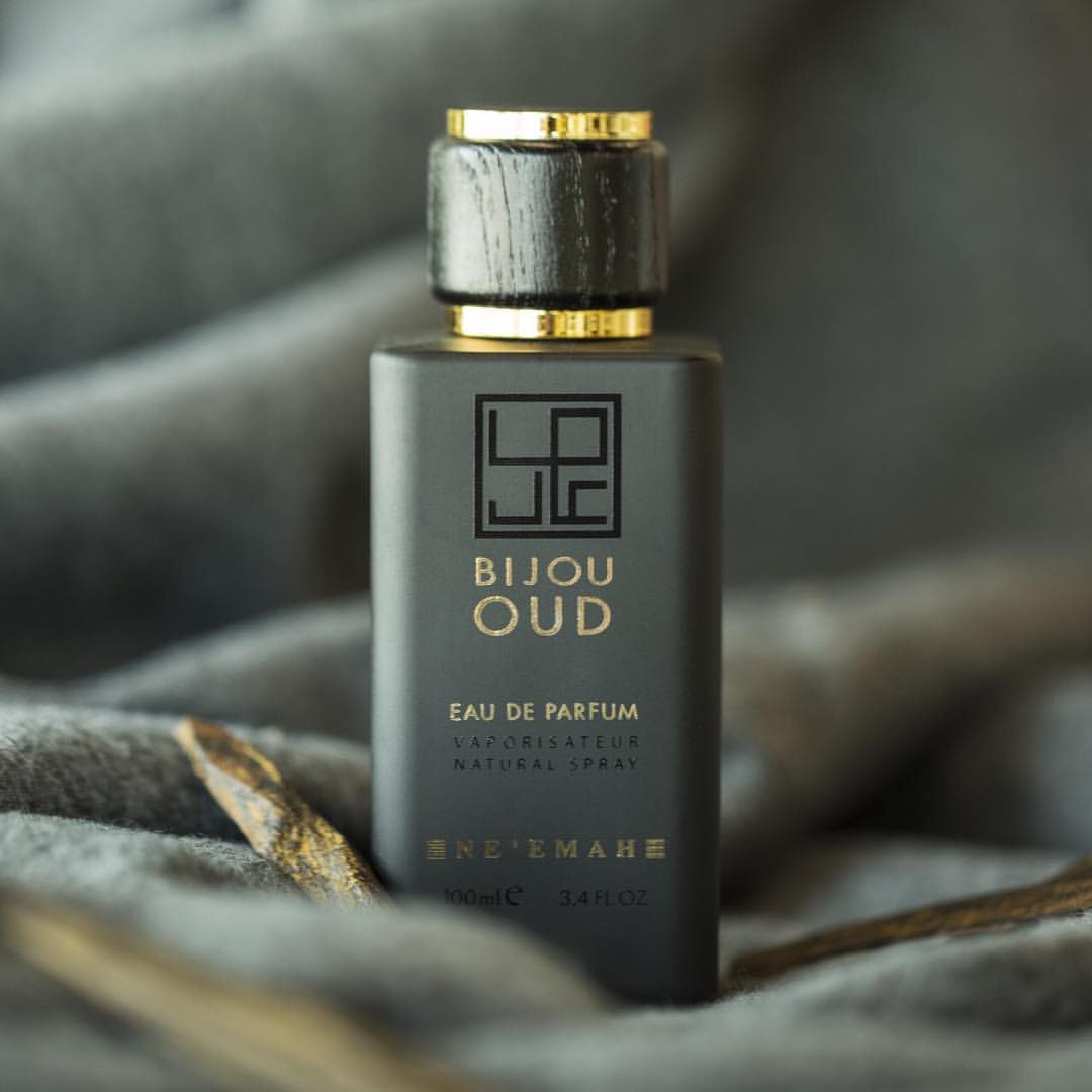 MNEEMAH's tweet photo. A perfume's portrait: oud and amber added to wild roses create an unforgettable scent.
صورة العطر: العود والعنبر المضاف إلى الورود البرية يخلقون رائحة لا تنسى
Shop online (Link in Bio)
#ExclusivelyAtSephora #SephoraME
#حصريا_في_سيفورا #سيفورا #الامارات #السعودية #البحرين #الكويت https://t.co/CbB4XGj84C