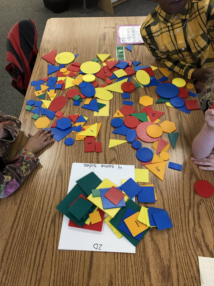 SpensserKinders's tweet photo. Shape rotations! The kids loved the new game on the Promethean board, but I love their circle art (they even saw a few Kandinsky paintings for inspiration!) #WhosGotItBetterThanWES https://t.co/ZxRv8gPFHl