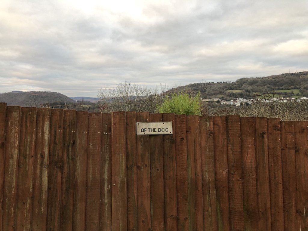 ajtocsugo's tweet photo. What of the dog?🤔 #Wales https://t.co/usVfFW07CB