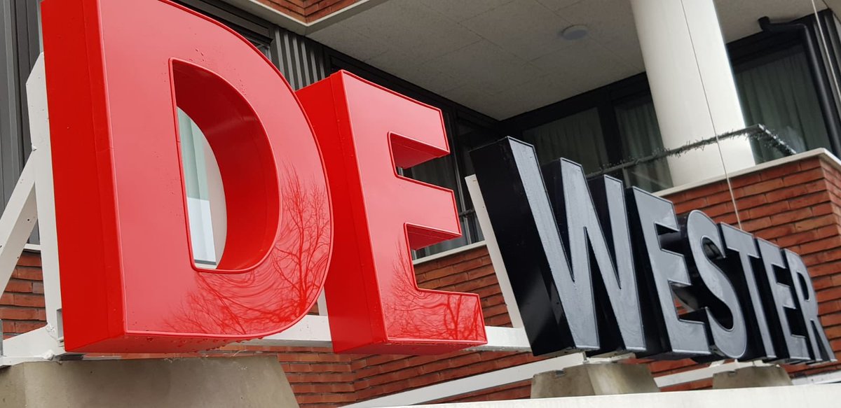Vandaag oa verlichte doosletters DE WESTER geplaatst. #magisvastgoed #dewester