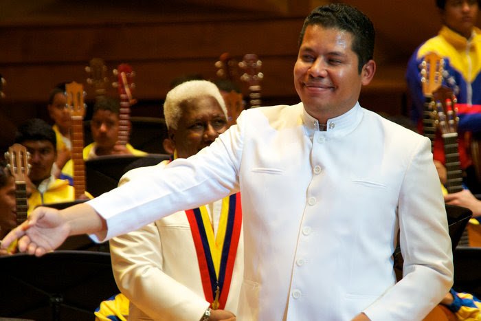 Arrancamos el año 2019 con buenas noticias, ya que nuestro maestro Luis Herrera fue designado como nuevo gerente nacional en el Programa Alma Llanera de <a href="/elsistema/">El Sistema</a>, adquiriendo el compromiso de trabajar por desarrollar la música venezolana académicamente. ¡Felicitaciones maestro!