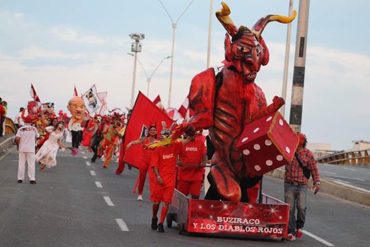 DesdeLaCuna1927's tweet photo. Mientras el @BRS_COL hace historia en la @FeriaDeCaliOf con una diablada en el Desfile de Cali Viejo que pone en alto el nombre de @AmericadeCali ante la ciudad y el mundo, @tulioagomez y @UmbroColombia desbaratan todos los logros quitando el diablo del escudo #ElDiabloNoSeToca https://t.co/Pn702KDdpp
