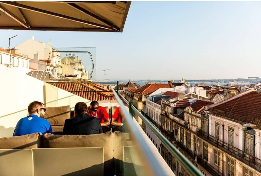JorgeCarmo9's tweet photo. #Lisboa #esplanadas 😎🍷🍻 Seis esplanadas para aproveitar o sol de inverno. Aproveitando que o tempo está de feição - e acreditando nas previsões que indicam que o sol vai continuar a brilhar, vista-se a rigor e desfrute da luz da Lisboa... https://t.co/XEvh5imVIf https://t.co/qa6NtvrIyH