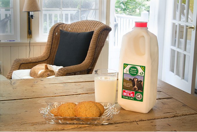 hvfresh's tweet photo. It's #NationalMilkDay, everyone! Drink up. #hudsonvalleyfresh #farmlove
https://t.co/DNQAD7YiUE https://t.co/yiS5JIQ46W