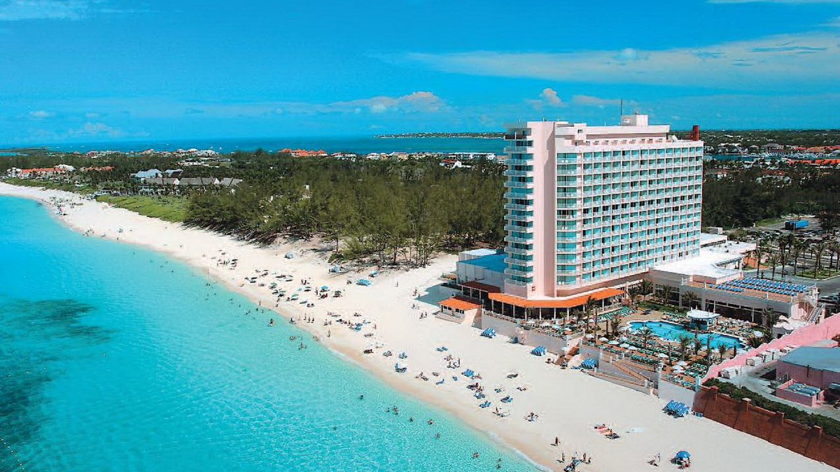 CaribbeanTrips's tweet photo. Tropical beauty beckons from the secluded Exuma cays. Discover crystal-clear Bahamian waters and ivory sand beaches at the Riu Palace Paradise Island in the Bahamas. 🌴🌴🌴 #oceansidegolfcourse #adultplayground #takemetotheisland https://t.co/Lj8WCARaqv https://t.co/LeqKSI3KZT