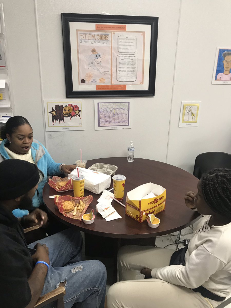 SmoovKris's tweet image. I just had to capture this moment of family QT (Quality Time) at school. The Walker family enjoys a bite and chit chats about academic progress! #STEMSharksBYTE #TeamSTEM #STEMulatingMinds #VANCECoProud #VCSBetterTogether2018 #VCSNoExcuse #VCSBelieveIt @VanceCoSchools @StemEHS