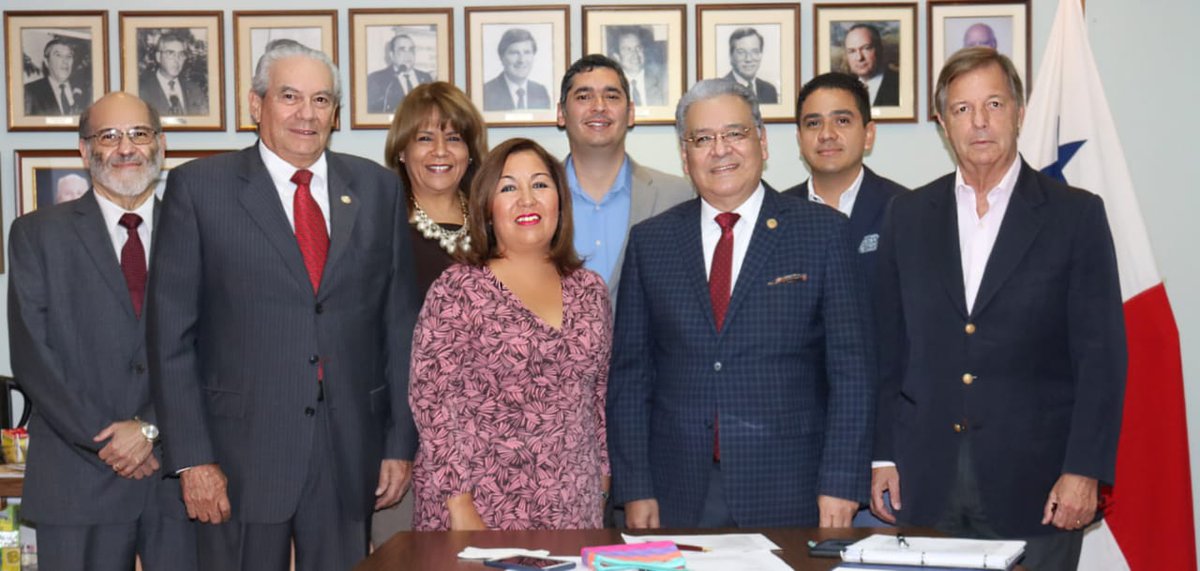 panamcham's tweet photo. Felicitamos a nuestra Vicepresidenta Dácil Acevedo que fue escogida como presidenta del Consejo del Sector Privado para la Asistencia Educacional (COSPAE). Dácil tendrá el honor de ser la primera mujer Presidenta de COSPAE. https://t.co/TTt3Lr1aFd