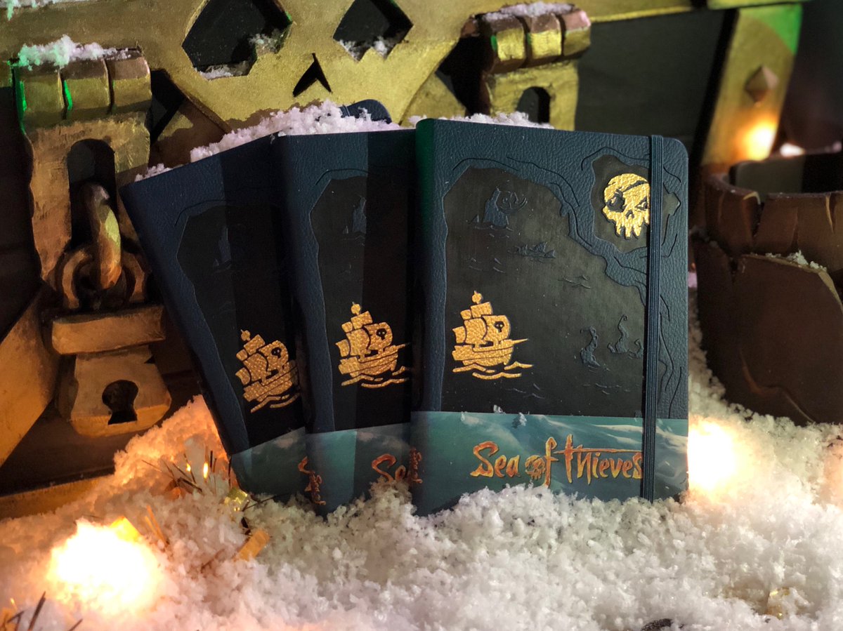 SeaOfThievesES_'s tweet photo. ¿Nuevo año, nuevo tú y en busca de un diario para anotar tus aventuras? ¿O simplemente buscas algún lugar para apuntar tus pasos para ser el próximo Rey pirata? ¿Por qué no recoger una de nuestra tienda para el #SoTStoreFriday? (Nieve falsa no incluida) https://t.co/HChq1IU3Tc https://t.co/XelRKTWiCc