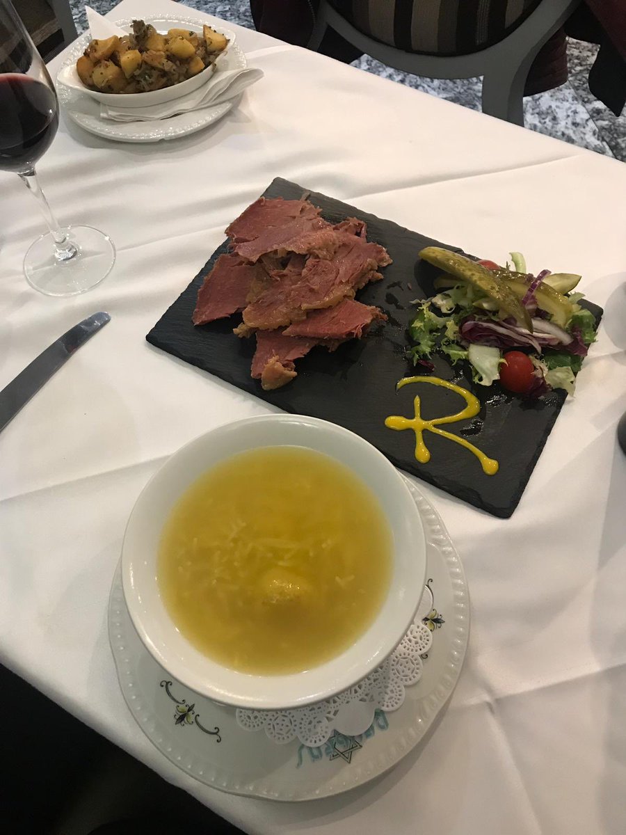 FATNATEATING's tweet photo. Freezing Friday in January calls for Jewish penicillin &amp; cow sized portion of salt beef, extra mustard at Reubens with my lady @paulawik https://t.co/iTHnhgasZ2