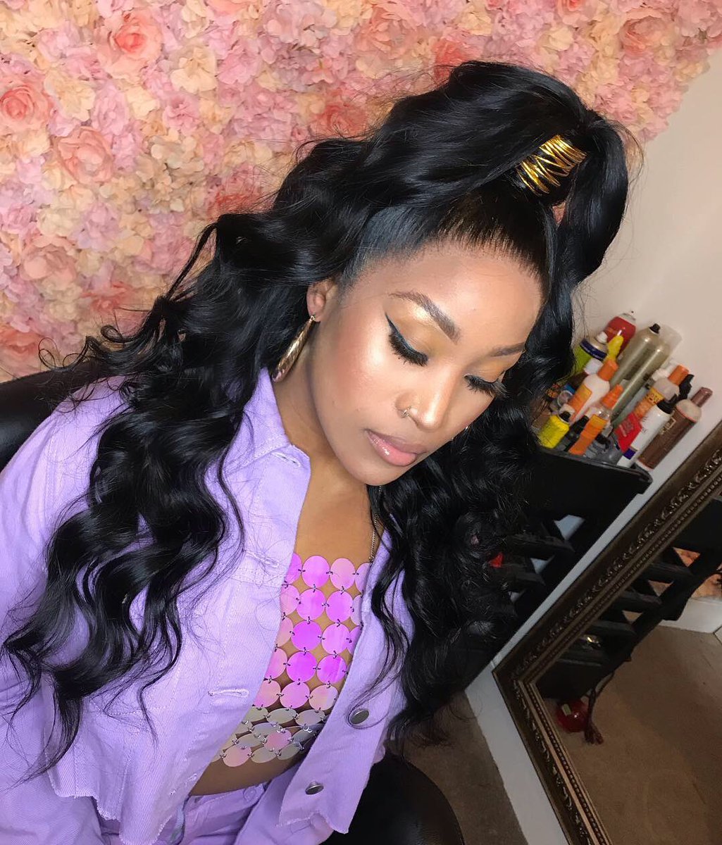 hairess's tweet photo. What lace!? Haìress 24” full lace wig • shop https://t.co/24RpNNSrmO 🎀💕💗 https://t.co/ncNSzwbV6s