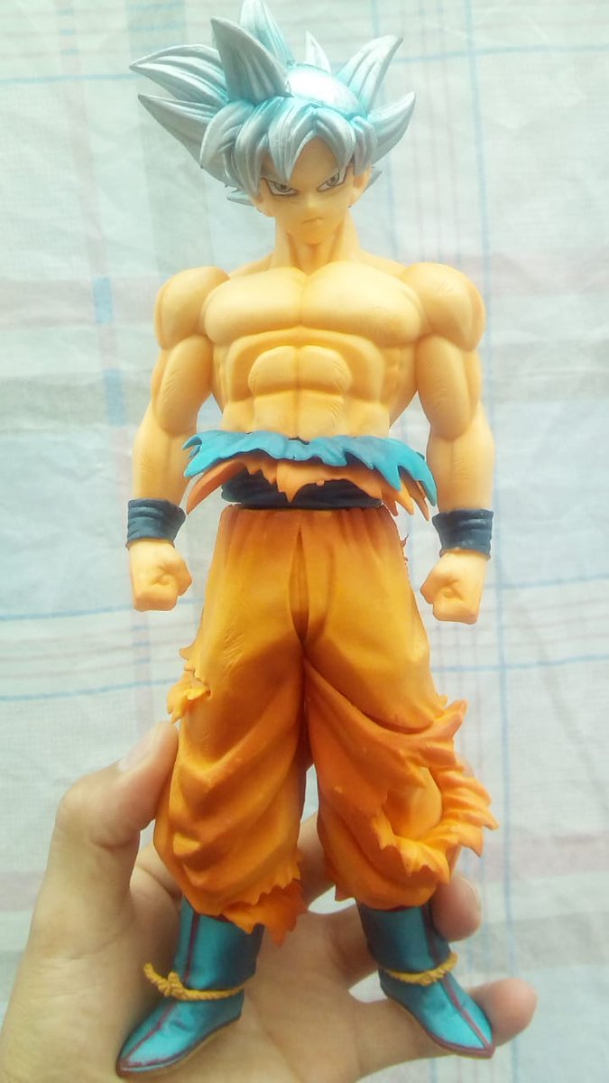 muñecos de goku ultra instinto
