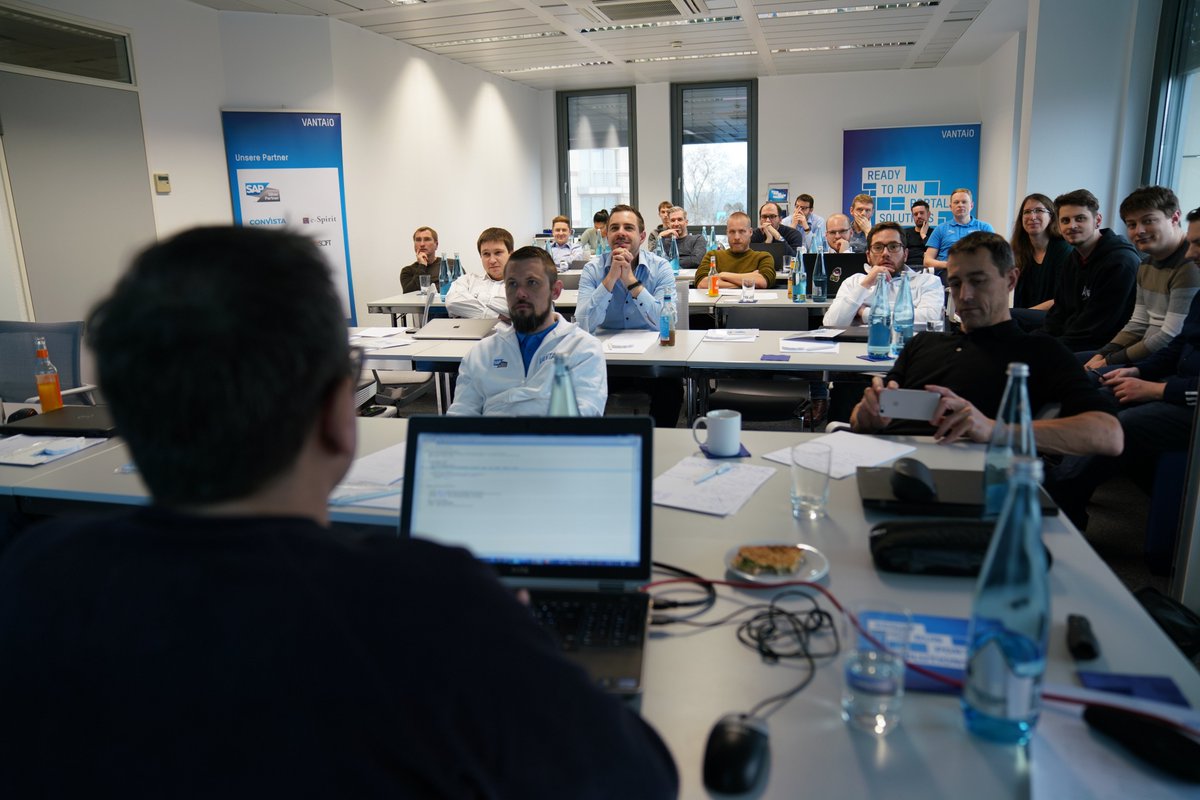 VANTAiO's tweet photo. VANTAiO Re-Bootcamp 2019: 👨‍💻 ein Boot tut immer gut! Zum 2. Mal gab es das #SAP #Portal #Bootcamp, heute in den neuen Büroräumen bei uns in Mainz. Das hat richtig Spaß gemacht, mit so vielen "Nerds" zusammen in einem Raum 🤓😄 #reboot #portalexperts @PORTAL_SAP #rebootcamp #Java https://t.co/x3ny5dIU9q