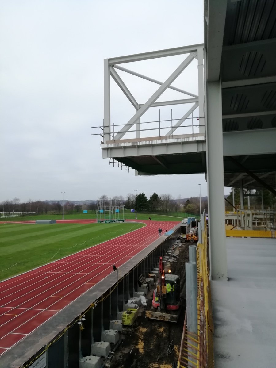 BeckettDevs's tweet photo. The steel frame of our new CTAR building is complete, all 950 tonnes of it! @gallifordtry @LeedsDevNews #construction #Leeds #Leedsdevelopments https://t.co/XBhesbUFZR