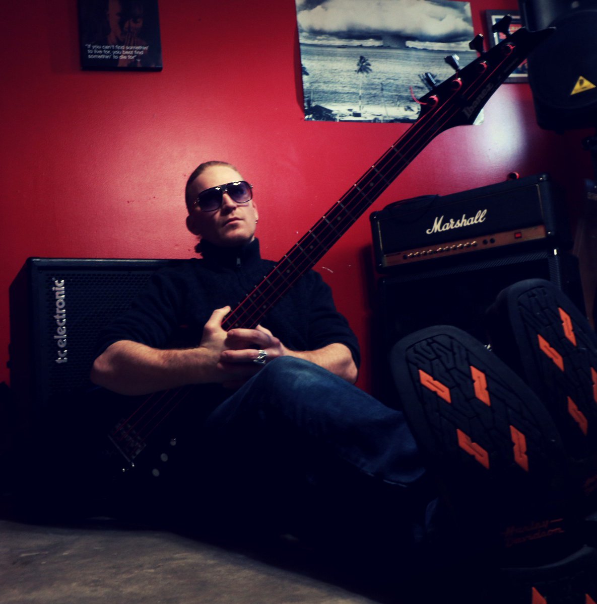 flyelectromusic's tweet photo. #FLYELECTRO
@marshallamps @tcelectronic @ibanezofficial @BEHRINGER @harleydavidson @drstrings 
We are recreating the red and black album with live instruments in 2019
See you at the next show !!!
#DropItLikeTheBass https://t.co/w0LpSfqpjN