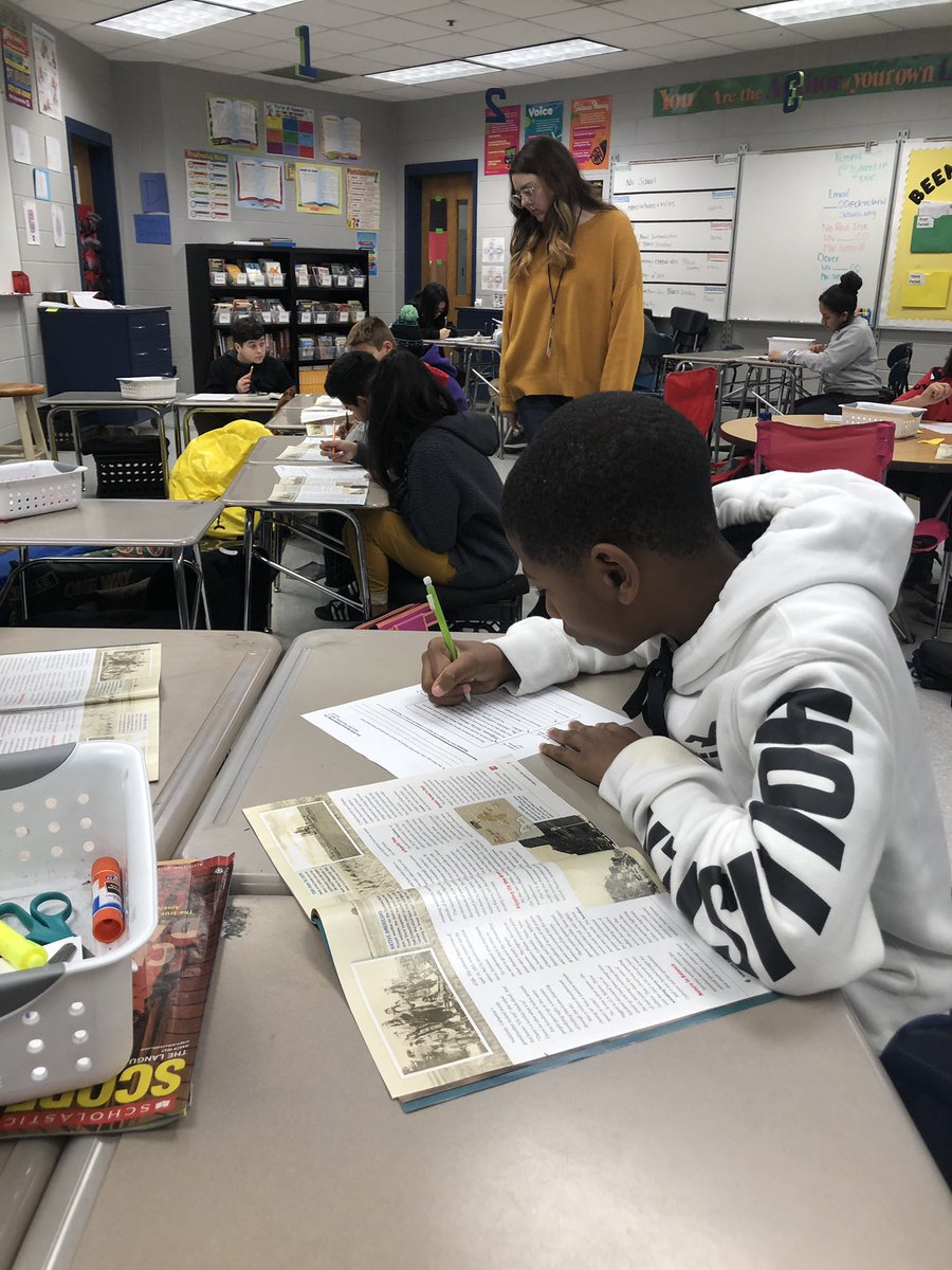 7thCms's tweet photo. @EmilyKRaper 7th grade class summarizing nonfiction text about the Dust Bowl of the 1930s @RaidersCMS @clevecityschool #impressed https://t.co/Qbuf1a0q7U