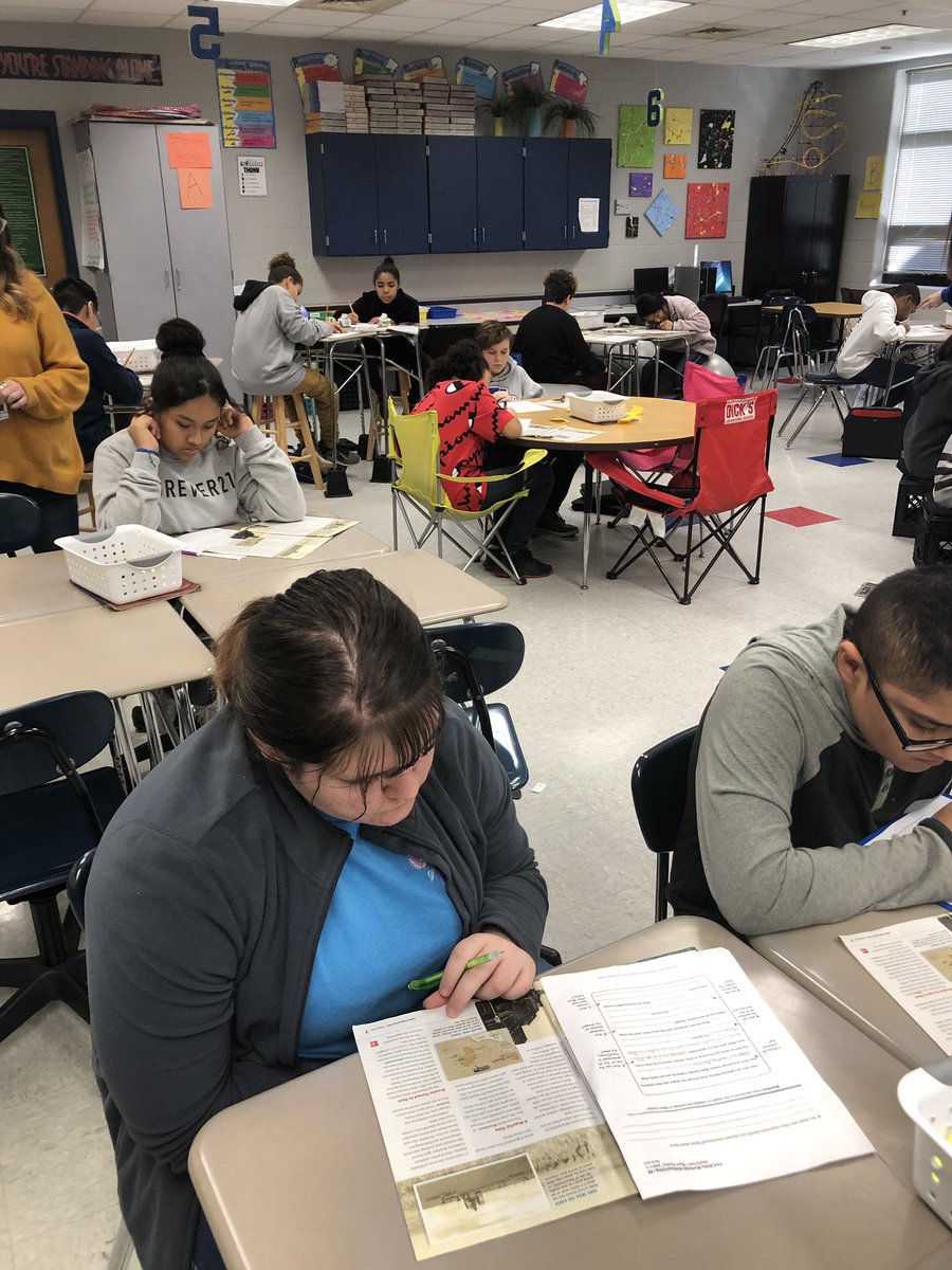 7thCms's tweet photo. @EmilyKRaper 7th grade class summarizing nonfiction text about the Dust Bowl of the 1930s @RaidersCMS @clevecityschool #impressed https://t.co/Qbuf1a0q7U