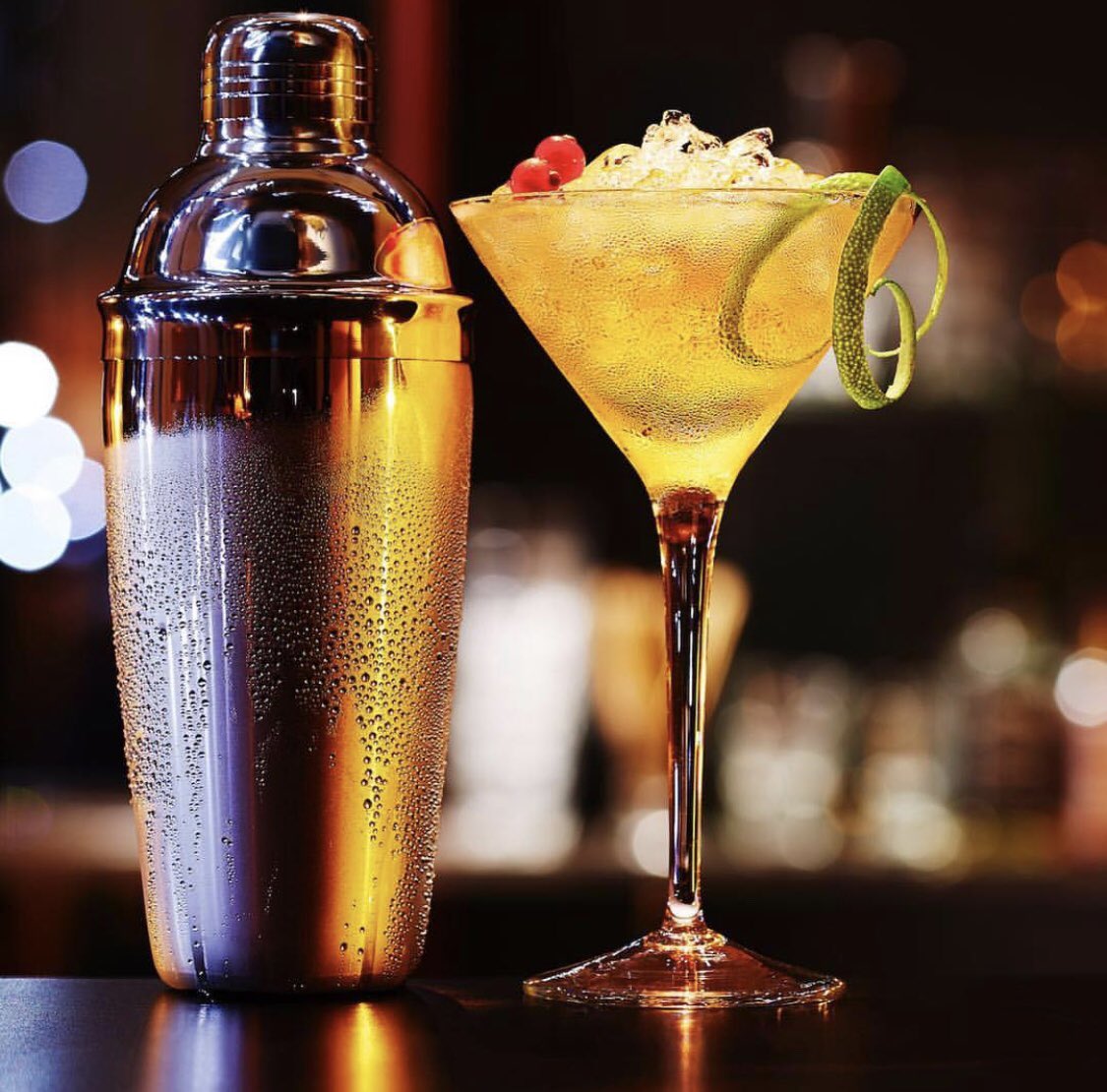 Let us pour you the perfect cocktail during Happy Hour from 5-10pm. 50% Off Everything behind the Bar plus <a href="/artichokepizza/">Artichoke Basille's®</a>. #locallyloyal #rickyssobe 🍹