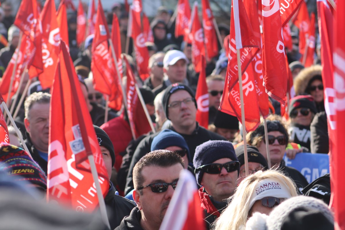 UniforTheUnion's tweet photo. Sign the #SaveOshawaGM petition here: https://t.co/SBWRMb9g3t https://t.co/oek1AMEAAv