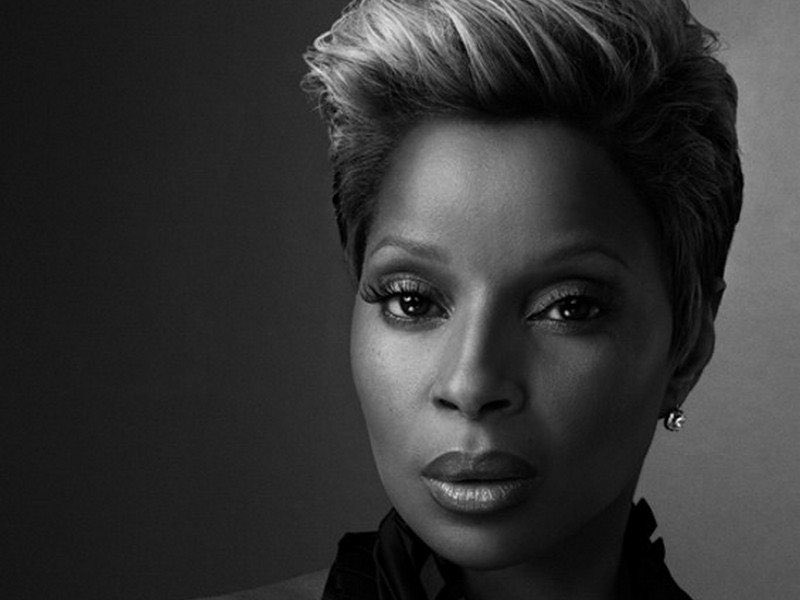 Happy 48th birthday to Mary J Blige. 