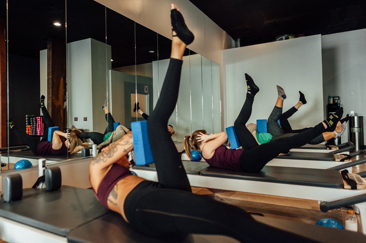 drpilatesLA's tweet photo. Crunching into the weekend like... HAPPY FRIDAY friends! You made it! Congrats to everyone doing our #attendancestreak ! Y’all are killing it. Keep it up 💪🏾 https://t.co/6BiTiunvBs