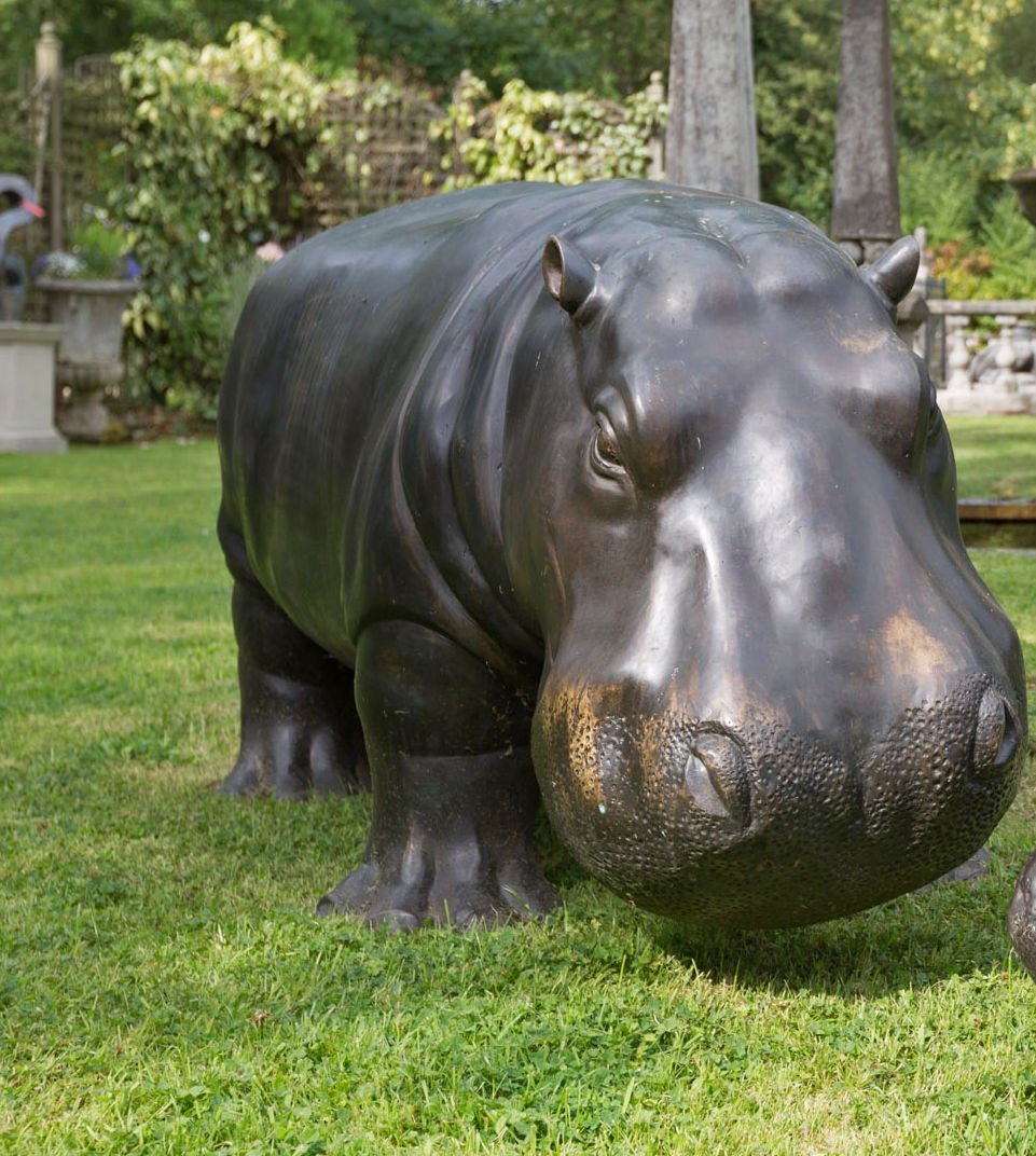 KentPoliceRural's tweet photo. Can you help us find a large cast bronze hippopotamus stolen from a garden ornament business near #TunbridgeWells?
Weighing almost three quarters of a tonne and at around two metres in length, the hippo was taken from a site in Langton Green.  https://t.co/A0EBTjqzs7 https://t.co/1YjlVApuRt