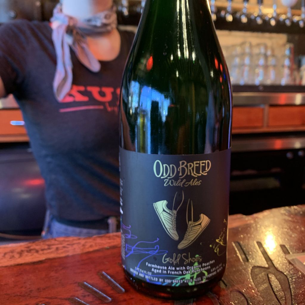 KushWynwood's tweet photo. We like our beer tall, wild and a little odd. ππ» Currently crushing on @oddbreedwild Golden Shoes, a wild farmhouse ale brewed with organic peaches π and ages in french oak. Put it on the must try list. βοΈ #craftnotcrap #wildales #oddbreed https://t.co/d3cBgPk4uk