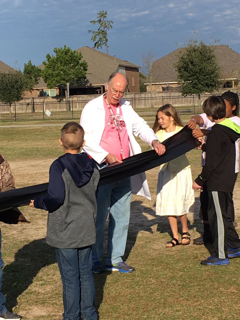Miller_ASE_5th's tweet photo. Solar and wind energy is fun with Dr. Anderson! https://t.co/KaFlUw7XaK