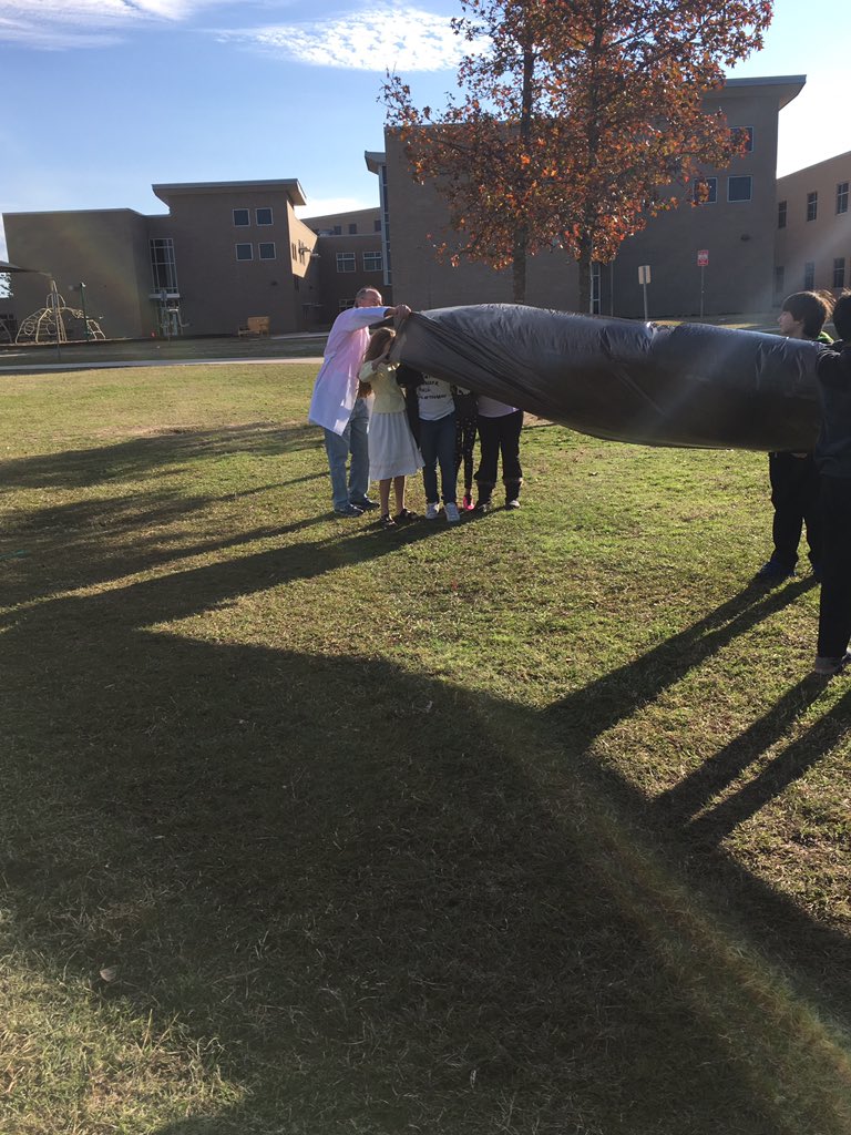 Miller_ASE_5th's tweet photo. Solar and wind energy is fun with Dr. Anderson! https://t.co/KaFlUw7XaK