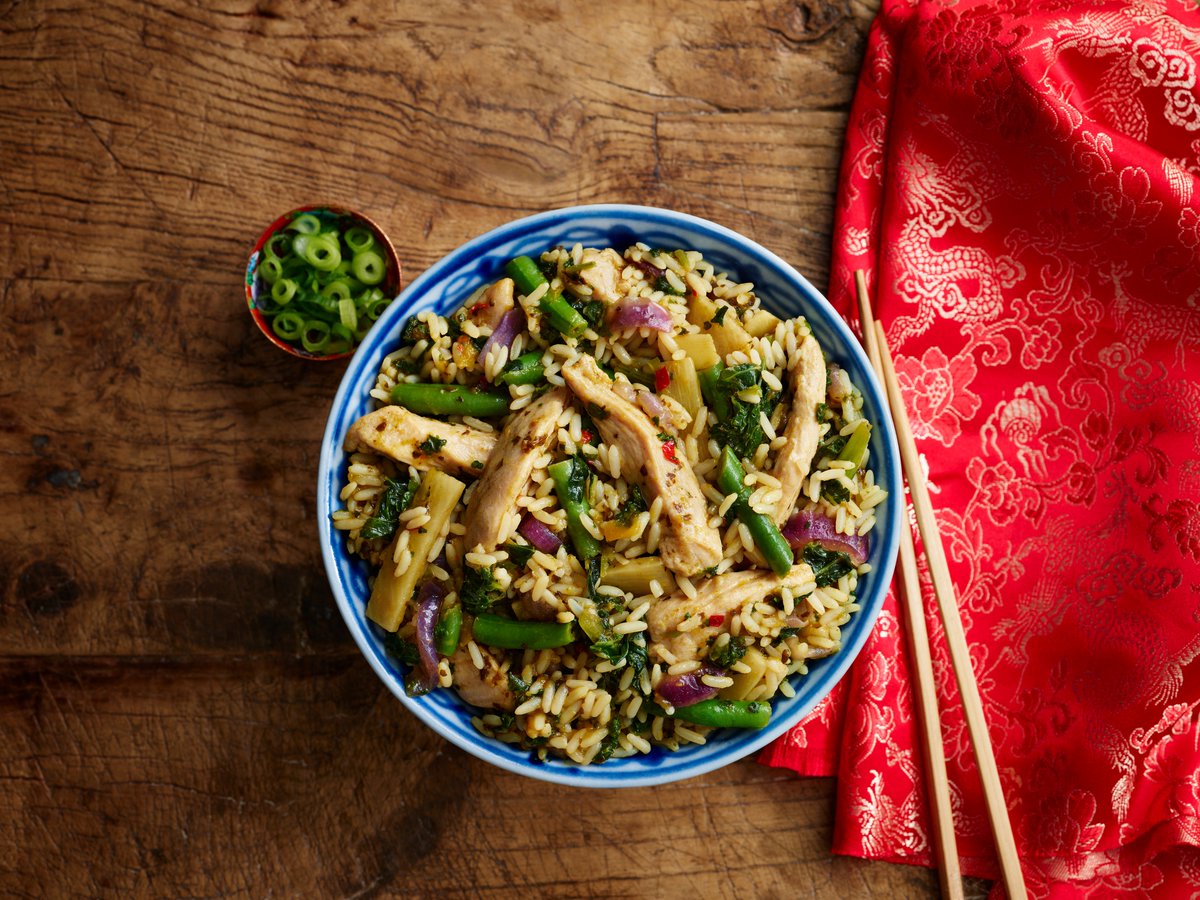 IcelandFoods's tweet photo. 🚨ICELAND EXCLUSIVE🚨
Check out this fancy @SlimmingWorld Nasi Goreng Bowl PLUS it's #FreeFood friendly AND it's only £3.50 😍
#IcelandsNewYearSolutions
Get involved 👉 https://t.co/uiaSlsv3hm https://t.co/G6vD8RfzUR