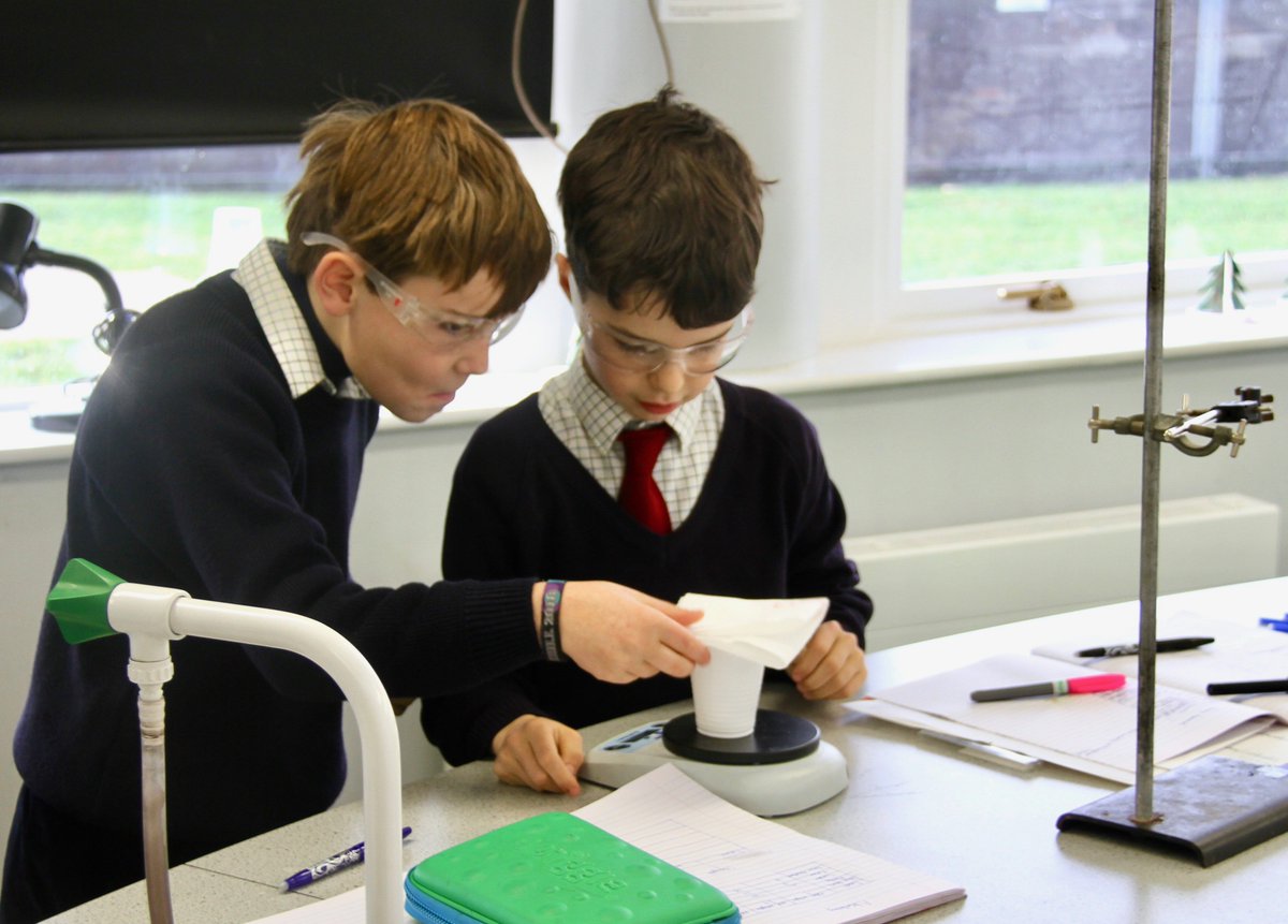 CothillScience's tweet photo. We're back! The bursary asked us to work out which of their kitchen towel samples were best.
#AbsorbingLearning #ILoveBoarding https://t.co/4Dx4oDy1bG
