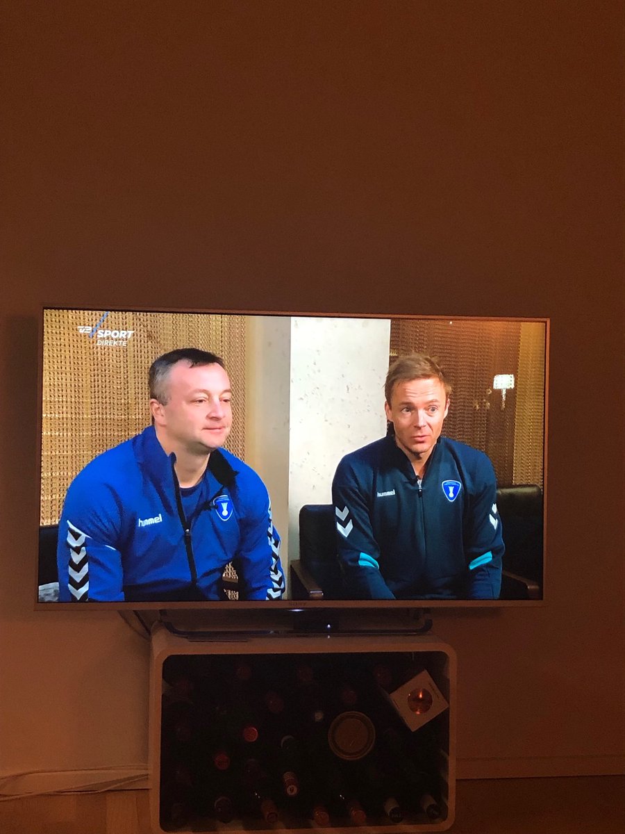 24 timer efter kamp kommenterer og forklarer ⁦<a href="/gedegaard/">Martin Gjeding</a>⁩ og ⁦<a href="/HansenRef/">Mads Hansen</a>⁩ på kendelser fra VM kamp! Fremragende... #hndbld #watchandlearn